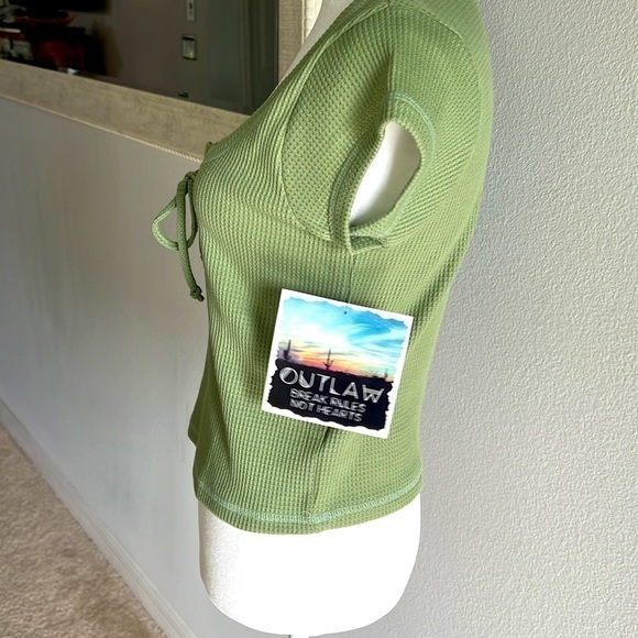 OUTLAW: Green Crop Top with lace up front Size M. NWT - Picture 2 of 9